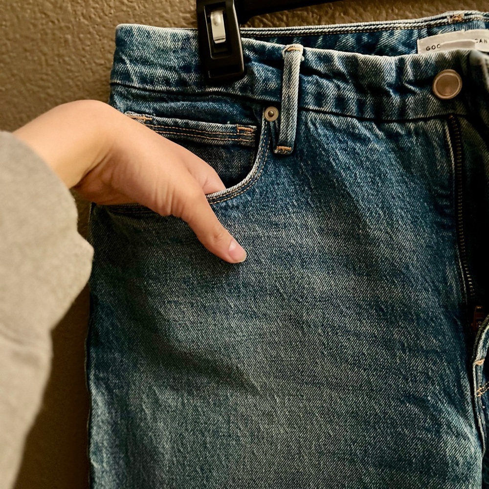 Good American Blue Straight Leg Jeans with Raw Hem - Picture 4 of 6